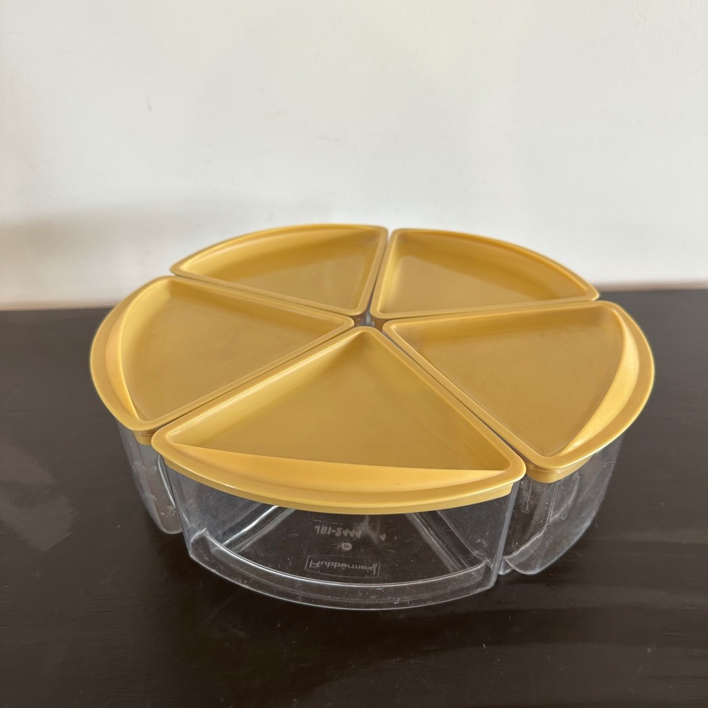 Vintage Rubbermaid Servin Saver Wedge Food Storage Containers Yellow Set of 5